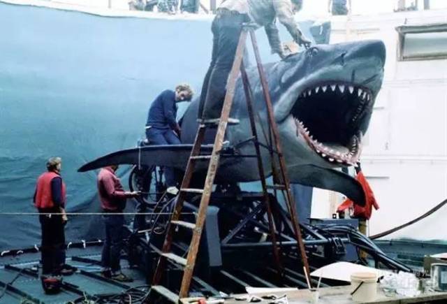 首映丨《巨齿鲨》惊险爆表!杰森·斯坦森vs史前巨鲨!