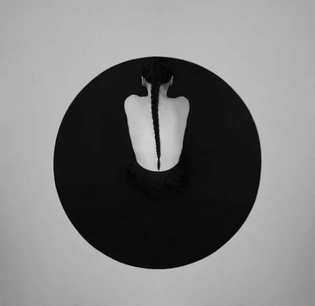 匈牙利摄影师noell s. oszvald 惊艳的黑白概念摄影作品