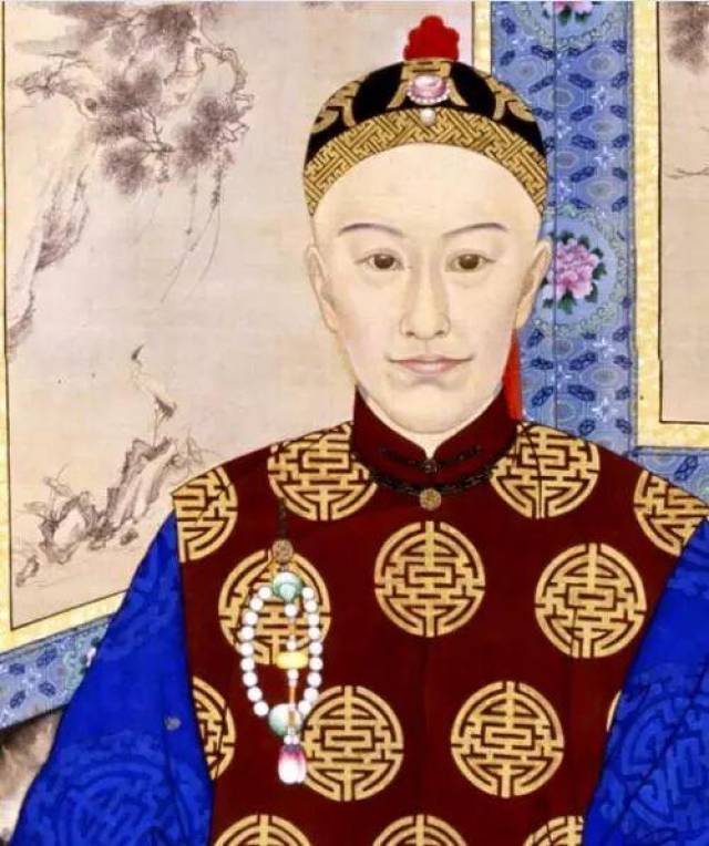 清帝画像里只有同治和光绪戴过这样的帽子.