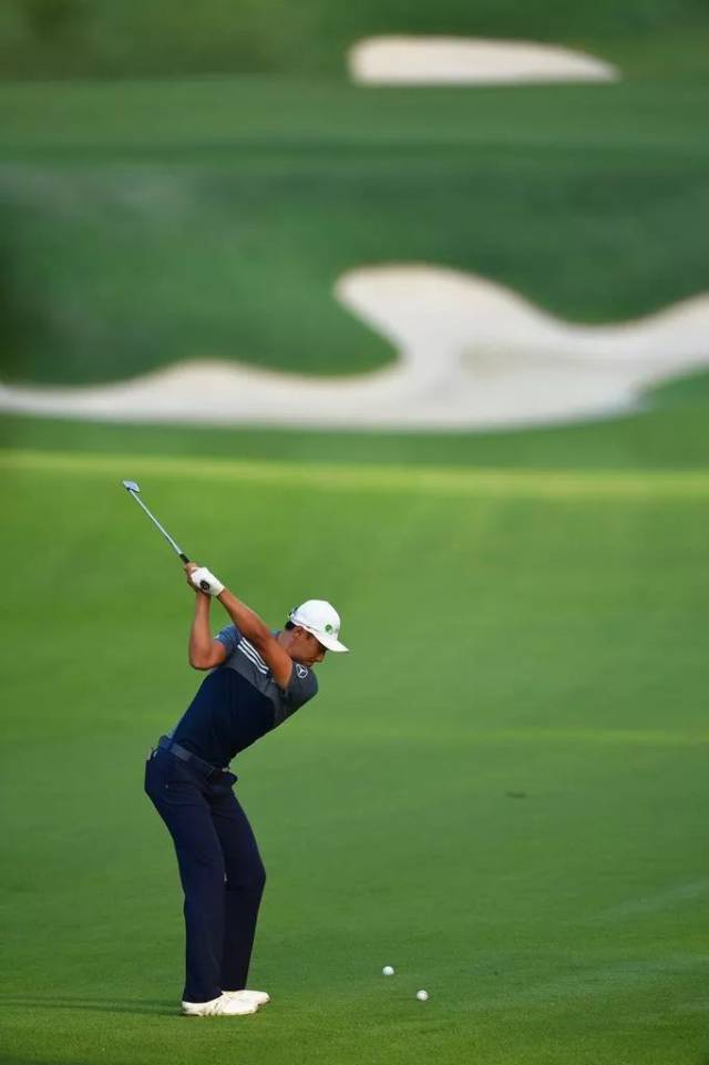 7洞过后抓3鸟,雷雨截停老虎赛程,加里·伍德兰德会馆领先,昊桐晋级