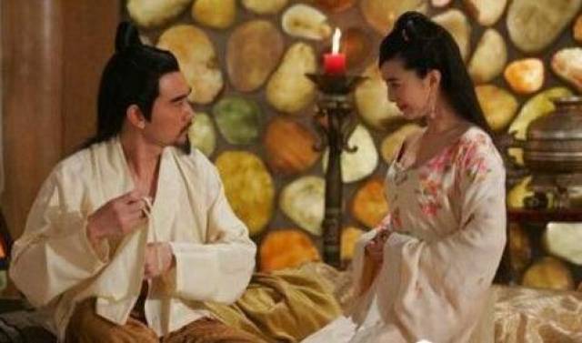 好色皇帝看上儿媳,略施小计骗进宫中侍寝,众儿子竟群起争相效仿!