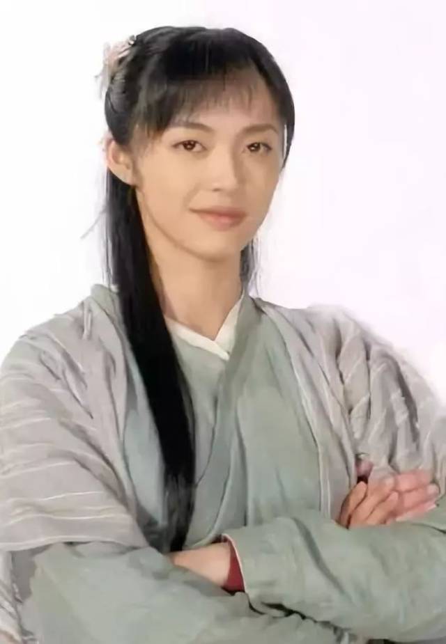 因为演《武林外传》里的郭芙蓉,姚晨走红了,还被人称为"女版周星驰".