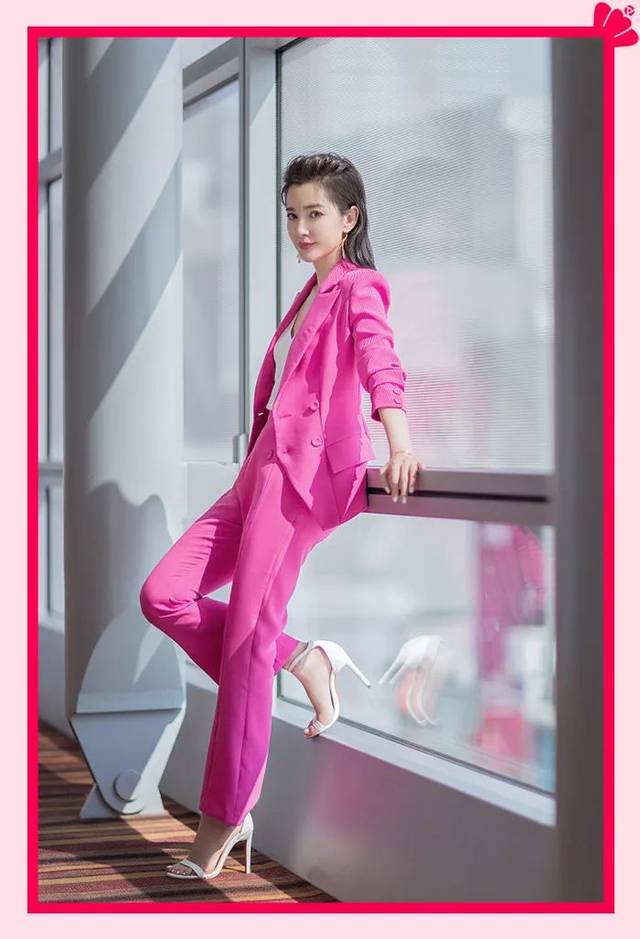 明星衣品 | 阚清子魅力不减,大幂幂又穿波点淑女裙了
