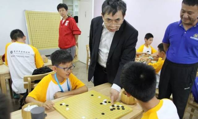 聂卫平老师莅临道场夏令营,告诫孩子们保持礼仪!
