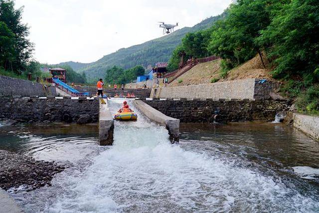 黄土高原清水第一漂 延安黄龙县石门峡漂流的夏日奇趣