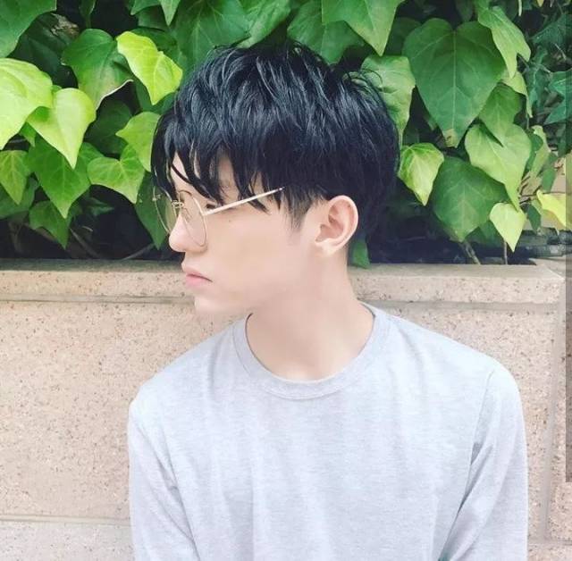 得意笑的小男孩 6510f4a0fe1446d4976bcd72d5082a51.jpeg