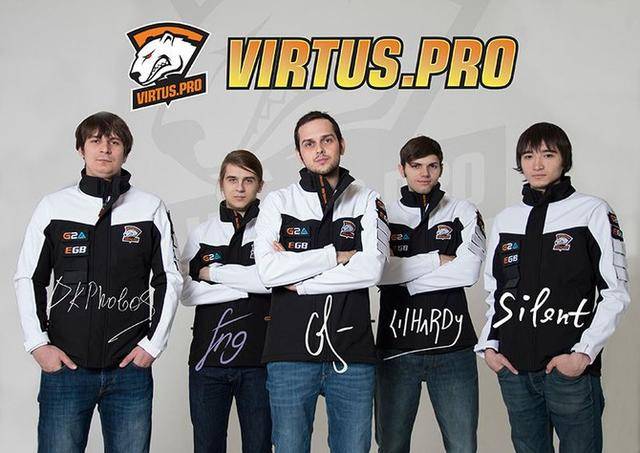 dota2:virtus.pro战队即将十五岁 来看看他们都穿过什么样的战袍