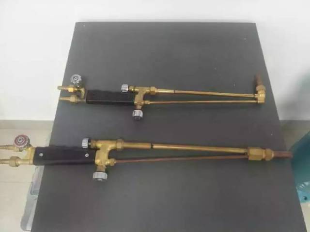 张建党发明的直型割枪