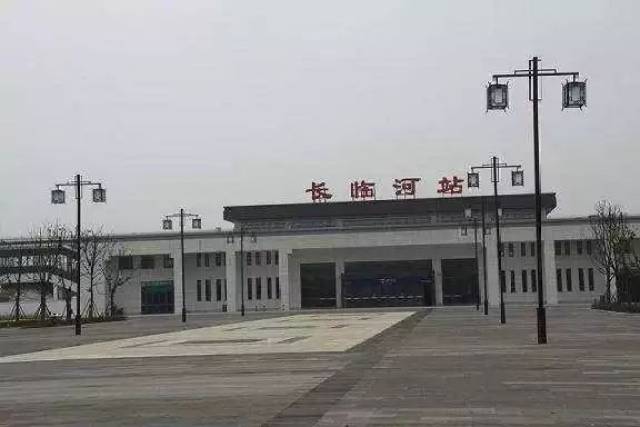 安徽最牛的一座小镇,拥有高铁站,靠着五大湖,还有两千年的历史渊源