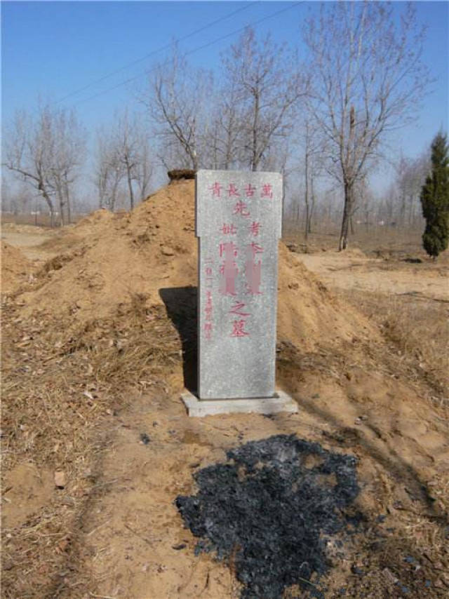 安徽农村立墓碑禁止在坟墓周围种树,其风水讲究大有科学道理!