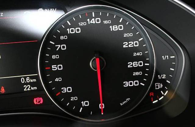 车速表显示车速100km/h,实际车速就是100km/h吗?