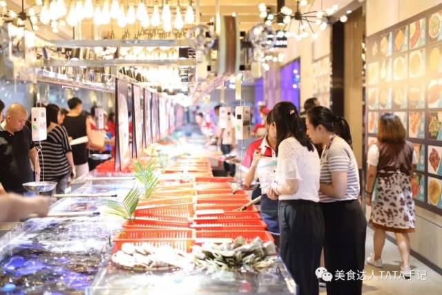 这艘5000平方的超级渔船开到广州 | 200+种海