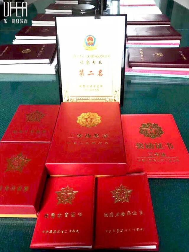转眼 第五年到了,我在部队获得无数的优秀士兵,优秀士官以及两个三等