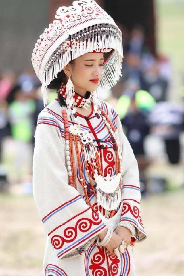 凉山彝族传统选美大赛:45名彝族帅哥靓女进入决赛