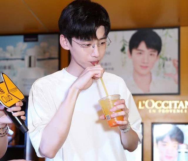 白敬亭工作室图片