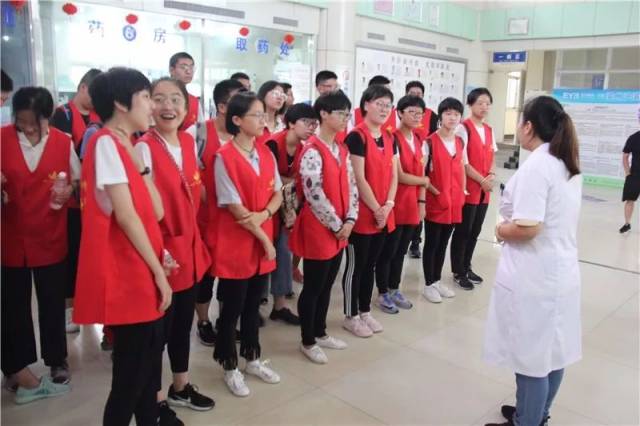 第一站,志愿者到沪滨爱尔眼科医院实践学习