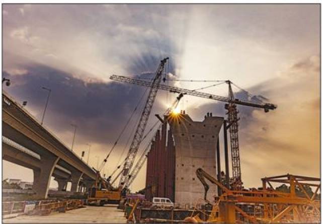 日前,由中国铁建十一局一公司承建的南沙港铁路西江特大桥工程在稳步