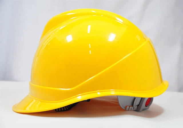 在工地,你应该戴哪种颜色的安全帽?