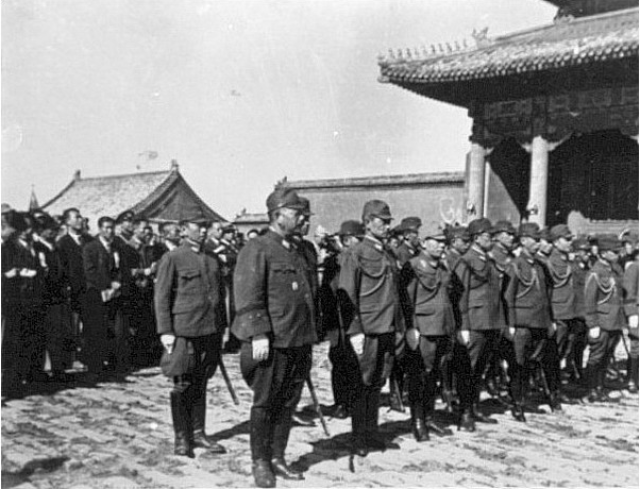 73年前的今天,日本投降!那一天的重庆人民涌上街头 铭记历史,