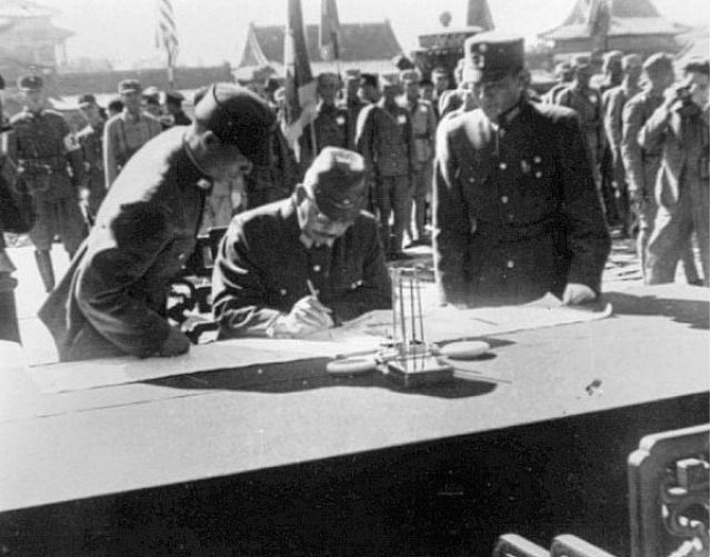 73年前的今天,日本投降!那一天的重庆人民涌上街头 铭记历史,