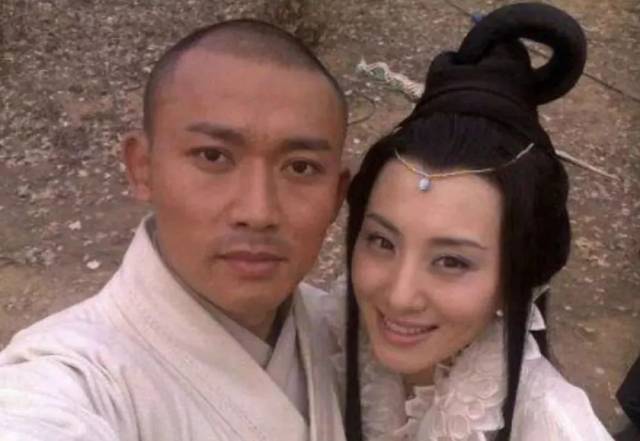 劈腿阿娇,跟谢娜恋爱,还跟胡可刘芸有一腿!原来