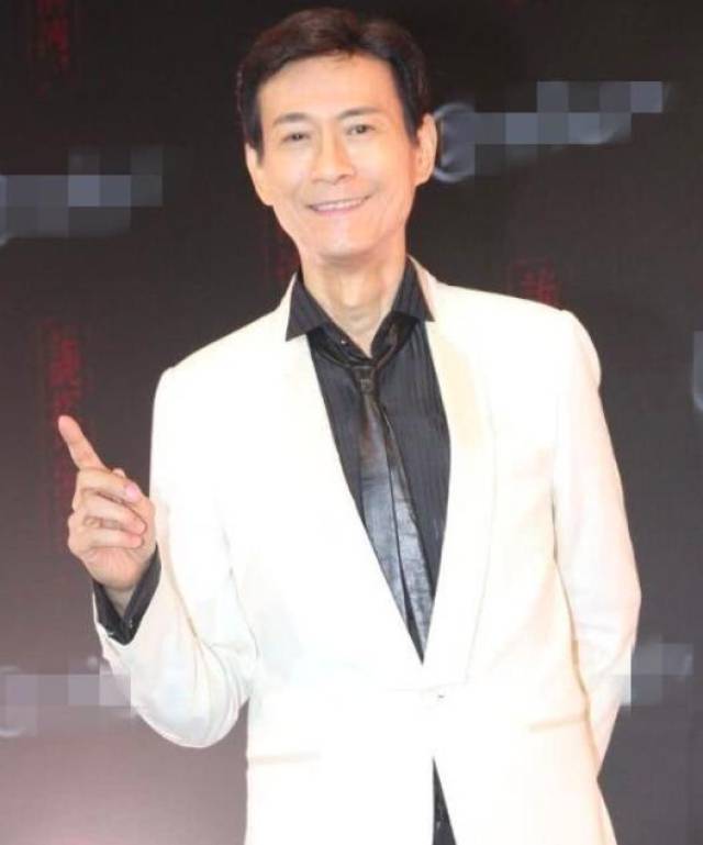 71岁郑少秋近照曝光!为新戏宣传英俊潇洒,殊不知他早已谢顶!