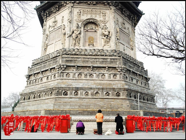 清朝:康熙二十一年将辽代铁塔刹改为砖砌宝顶.