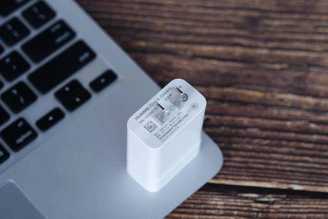 大屏也能一手掌握,荣耀Play手机使用评测