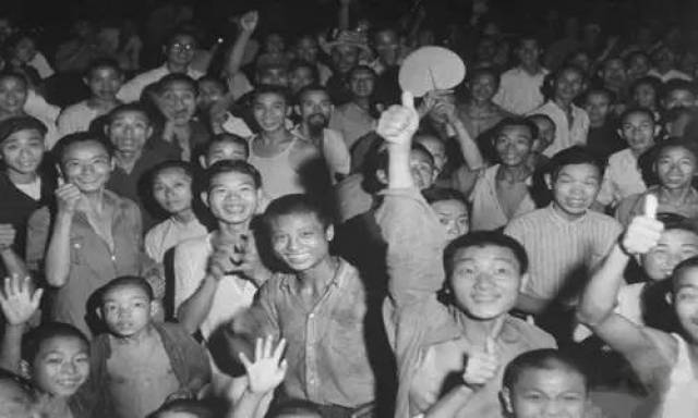 73年前的今天,日本投降!那一天的重庆人民涌上街头 铭记历史,