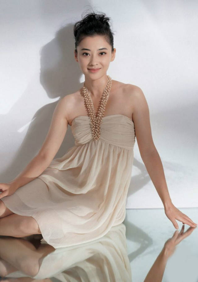 梅婷  
