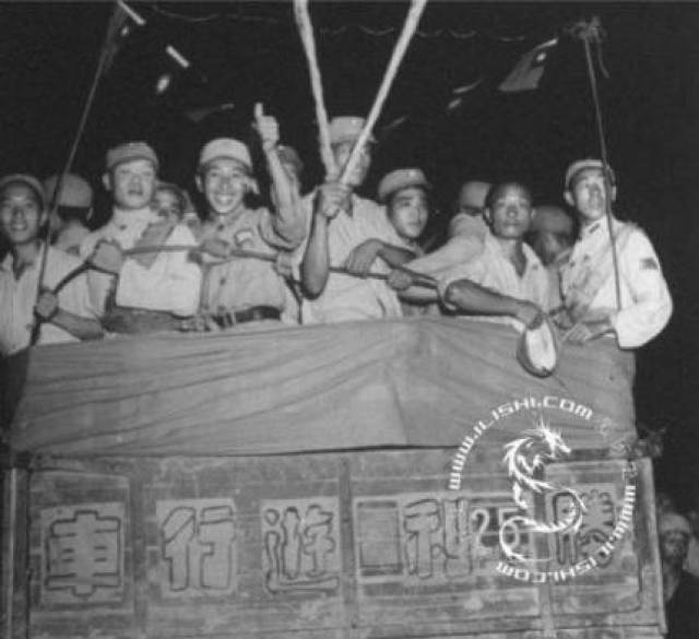 73年前的今天,日本投降!那一天的重庆人民涌上街头 铭记历史,