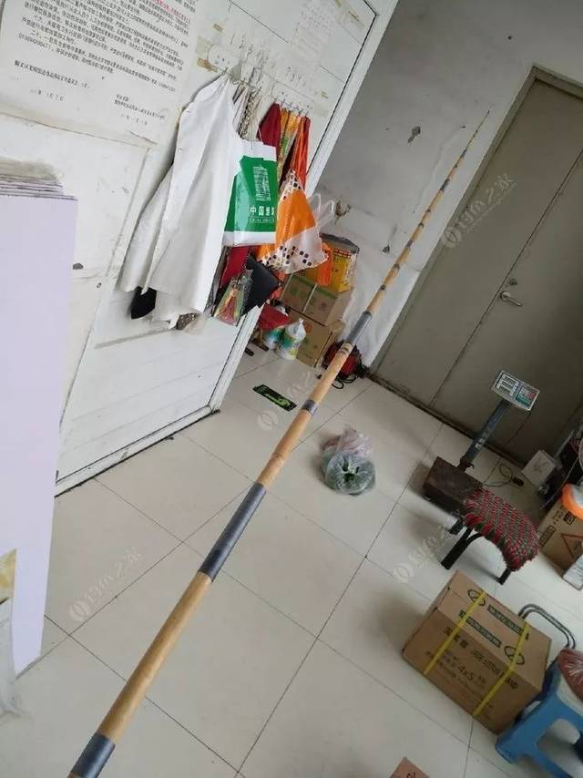网上买了厘竹,第一步校直,然后通节,阔壁,然后火入力.