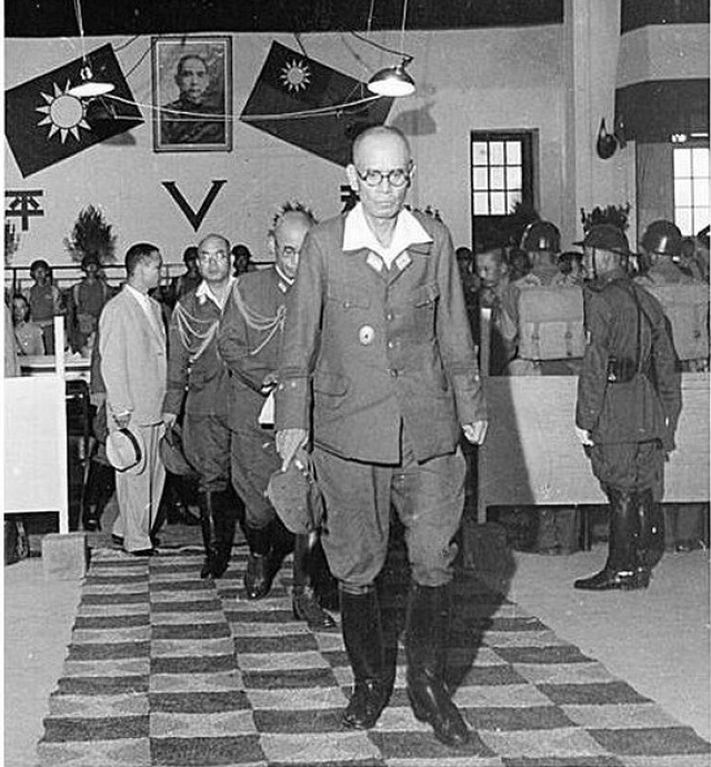 73年前的今天,日本投降!那一天的重庆人民涌上街头 铭记历史,