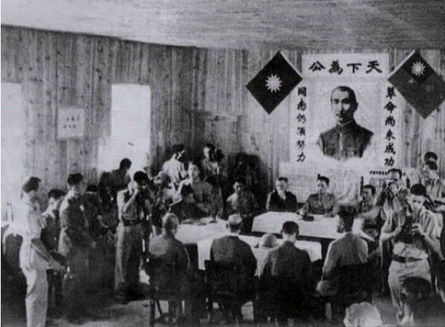 73年前的今天,日本投降!那一天的重庆人民涌上街头 铭记历史,