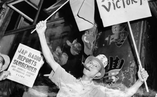 73年前的今天,日本投降!那一天的重庆人民涌上街头 铭记历史,