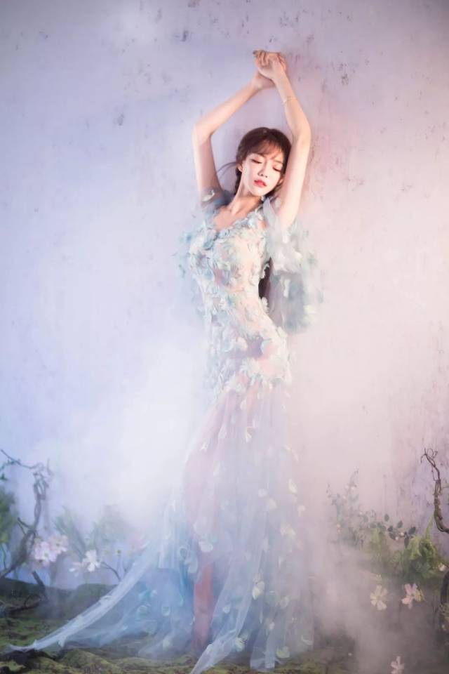 甜蜜"初恋"芮甜甜,千万"电母"的进化论_手机搜狐网