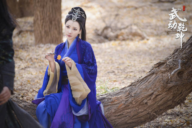 柳岩黄叶林妩媚阴郁 新剧对弈展狠辣演技