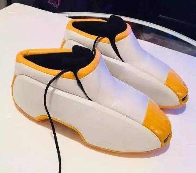 adidas kobe two sneaker(科比大面包运动鞋) 「史上最糟糕运动鞋