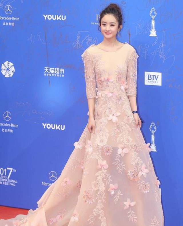 热巴的礼服,郑爽的礼服,赵丽颖的礼服,我最喜欢唐嫣的
