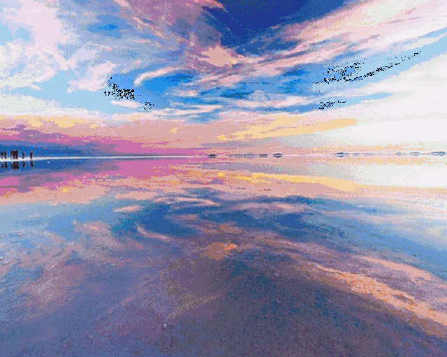 从西宁到敦煌 这里有纯净的青海湖,如同天空的眼睛,幽兰深邃