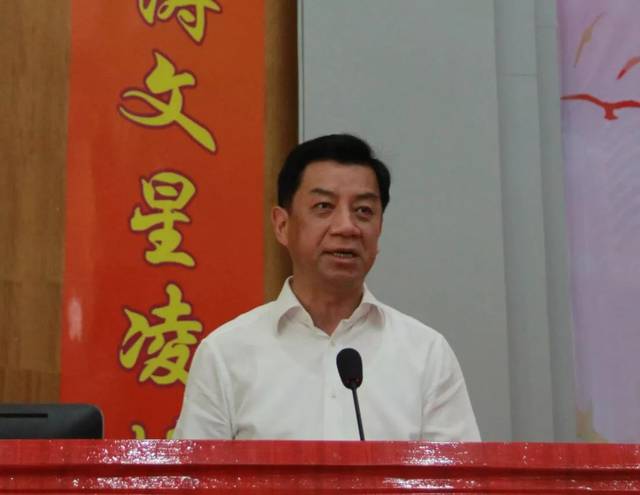 市委常委,常务副市长王龙,市政府副秘书长张龙泉,市委教育工委书记