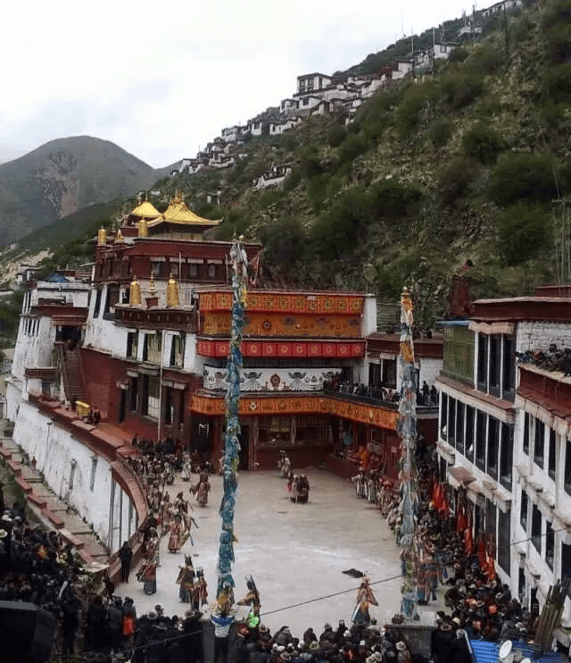 行走天堂路——直贡梯寺