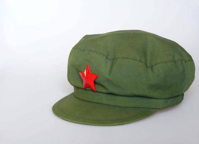 用了17年的解放军贝雷帽被新式军帽取代,90年来你喜欢