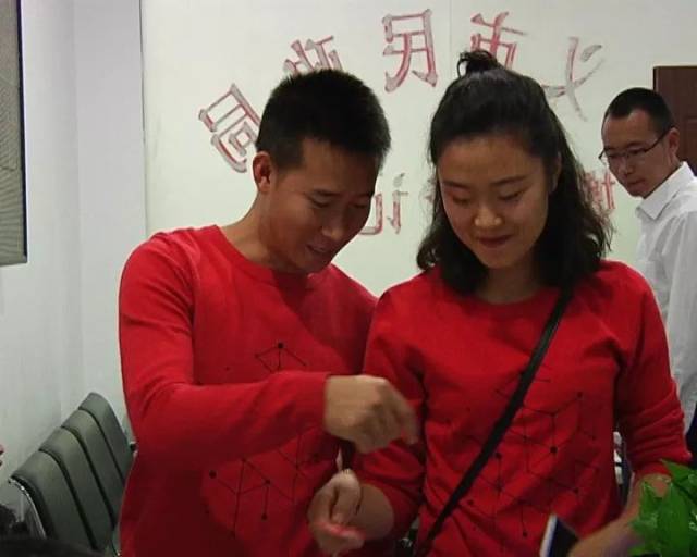 今天兴义上百对新人领了结婚证!2018年目前已