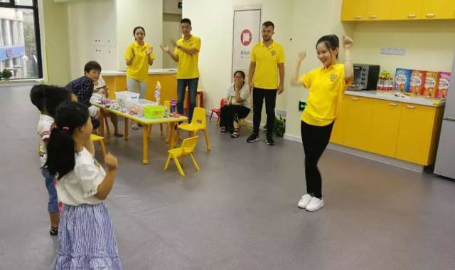 8月18日新里程学科英语浦东南路校区 大礼送不