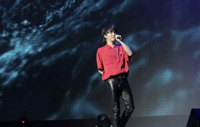 华晨宇剑走偏锋,这么丑的鲻鱼头也敢留,网友:这