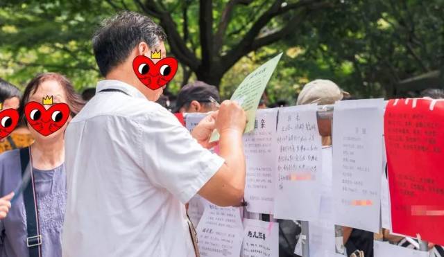 七夕探秘杭州万松书院相亲角,今年的相亲现场,爸妈们这样说