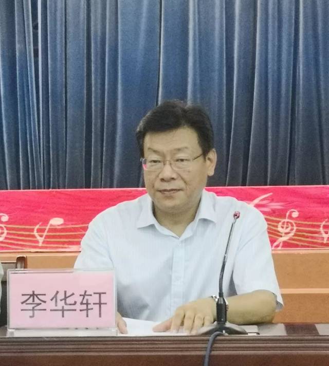 新乡二中校长李华轩,副校长秦文胜,学生处主任任爱民,王艳主任,中国