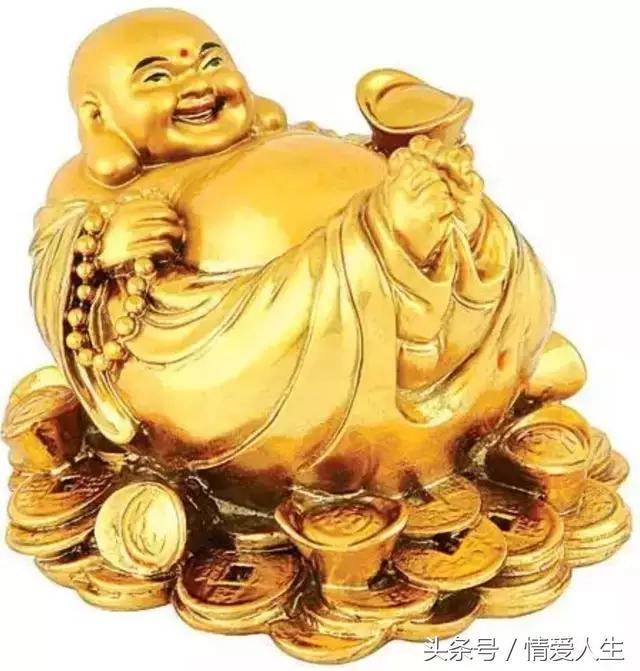 祥瑞围绕家兴旺,生意兴隆钞票抓; 财气进门金银送,全家老少笑哈哈