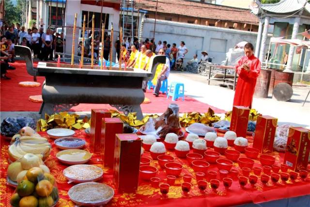 陈道长祭天地财神神灵